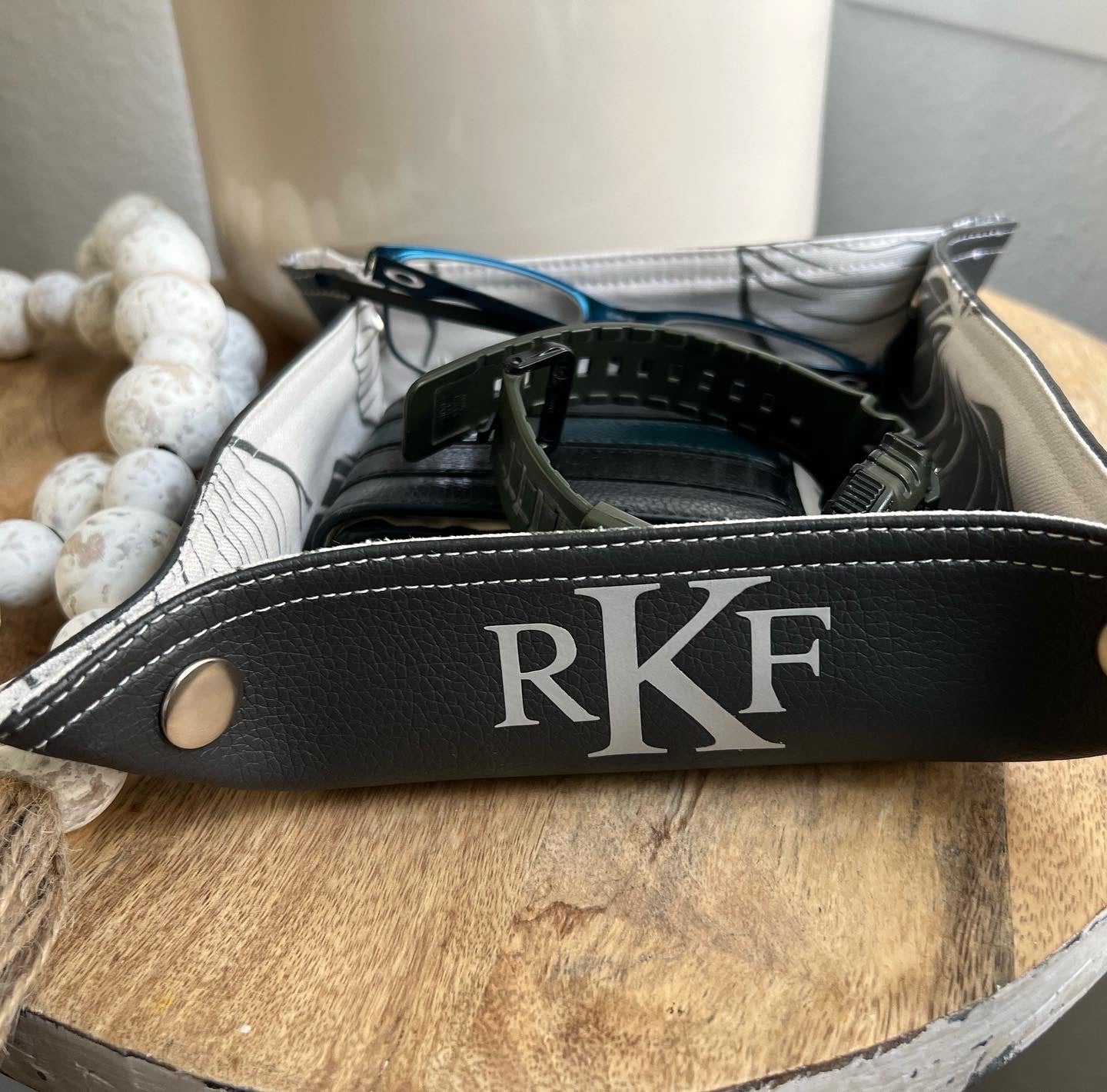 Travel Valet with Black Vegan leather-Hibiscus Scattered